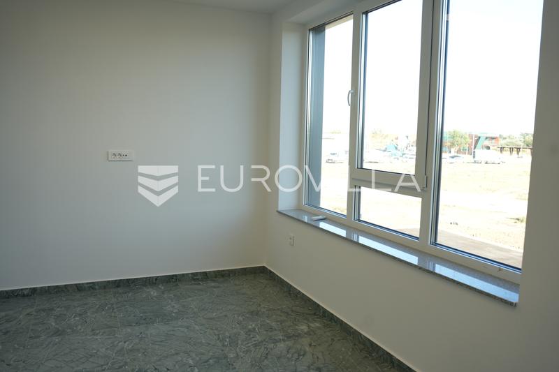 Županja, Gradište Industrijska hala 1.200 m², proizvodna hala s uredima i smještajem za radnike - 20