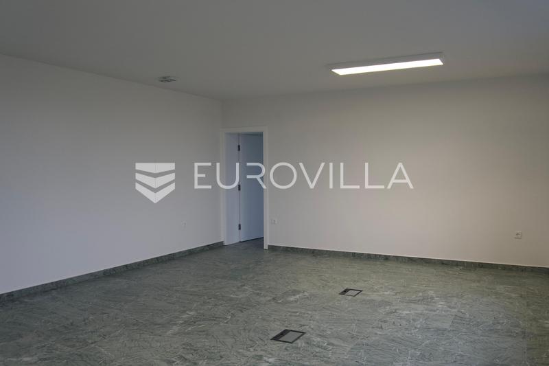 Županja, Gradište Industrijska hala 1.200 m², proizvodna hala s uredima i smještajem za radnike - 39