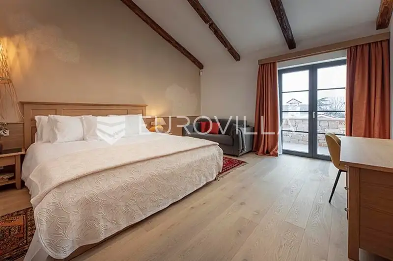 Istra, Kanfanar, kompleks prekrasnih kamenih kuća 1561 m² na velikoj okućnici 39