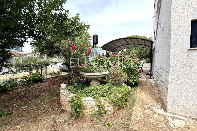 Medulin, Kuća sa tri apartmana i pogledom na more - 17