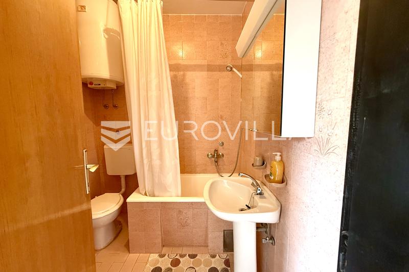 Medulin, Kuća sa tri apartmana i pogledom na more - 26