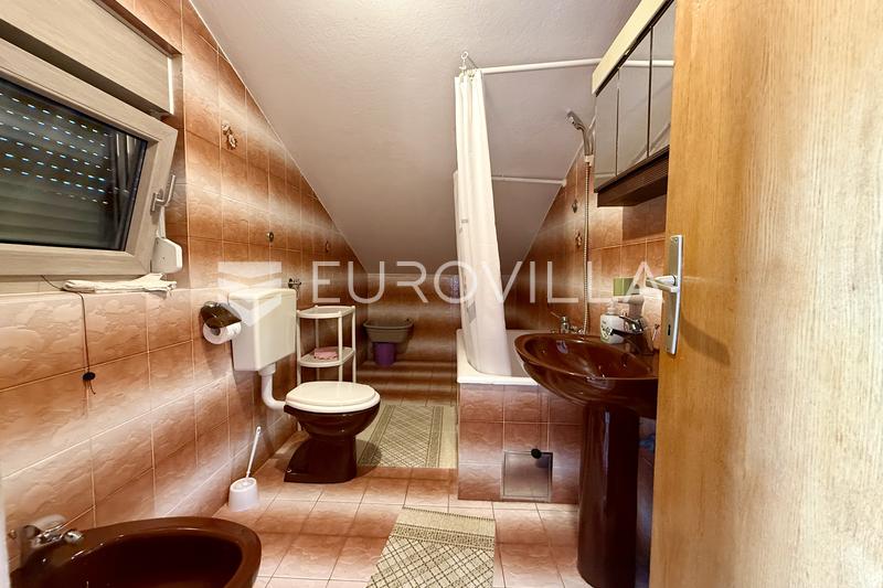 Medulin, Kuća sa tri apartmana i pogledom na more - 21
