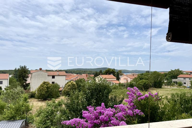 Medulin, Kuća sa tri apartmana i pogledom na more - 29