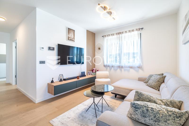 Zagreb, Stenjevec - nouvel immeuble appartement de deux pièces luxueusement meublé avec garage, 73 m² - 2
