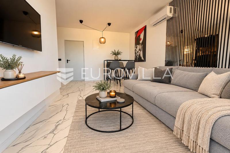 Crikvenica, hus med 4 lejligheder, swimmingpool og havudsigt, 212 m² - 2