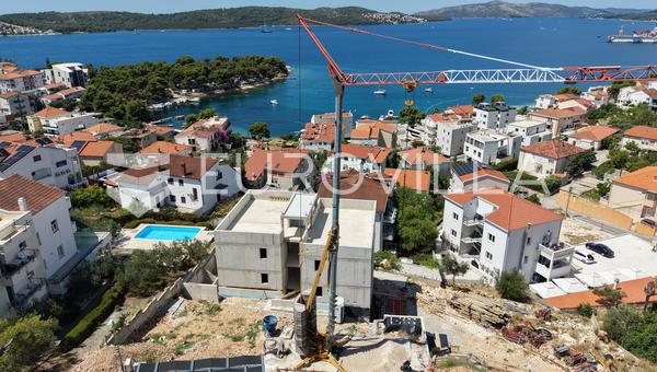 Trogir, Ciovo, deniz manzaralı iki yatak odalı daire