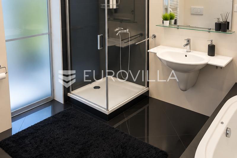 Rijeka, Centar, NAJAM, gospodski stan, 154 m², trosoban, 2. kat, dva balkona. - 19