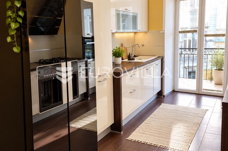 Rijeka, Centar, NAJAM, gospodski stan, 154 m², trosoban, 2. kat, dva balkona. - 16