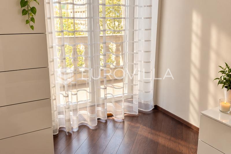 Rijeka, Centar, NAJAM, gospodski stan, 154 m², trosoban, 2. kat, dva balkona. - 7