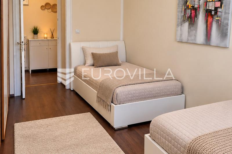 Rijeka, Centar, NAJAM, gospodski stan, 154 m², trosoban, 2. kat, dva balkona. - 9