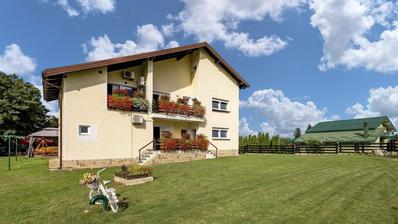 Kuća, Plitvice, Rakovica, 4 apartmana, okućnica 1200 m²