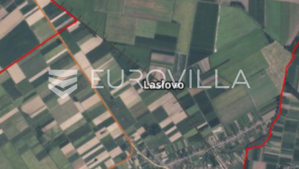 Laslovo, arsa alanı 4108 m², iki sokağa çıkış