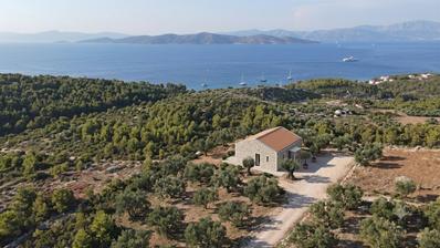 Sutivan, Bračin saari, 25 800 m² maatalousmaata merinäköalalla