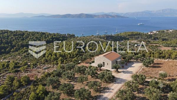 Sutivan, Brač Island, 25,800 m² agricultural land with sea views