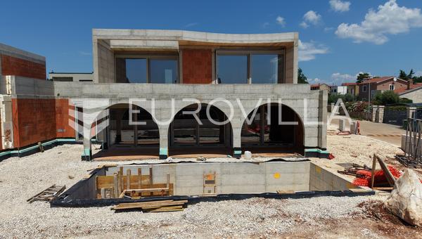Istria, Poreč area, exclusive semi‑detached house with pool in roh‑bau phase
