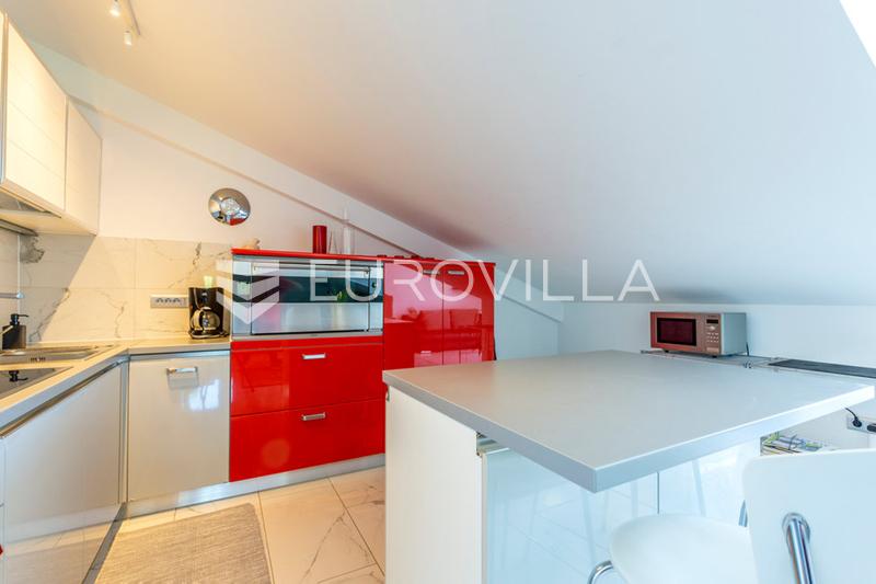 Dugi Rat, Jesenice, penthouse s pogledom na more NKP 118,93 m²