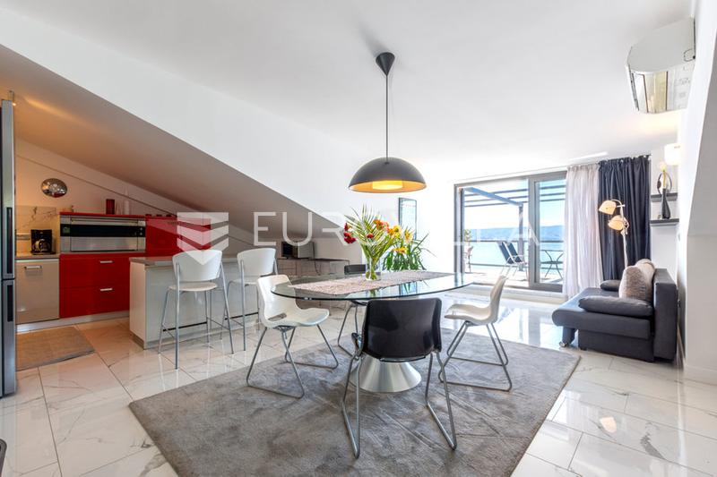 Dugi Rat, Jesenice, penthouse s pogledom na more NKP 118,93 m²