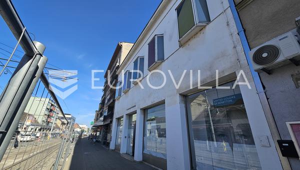 Osijek, Centro de la Ciudad - Edificio Comercial en Venta en una Ubicación Privilegiada