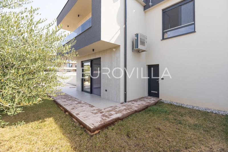Medulin - casa dúplex B de calidad y moderna, con piscina climatizada de 30 m² y garaje, 146 m² - 2