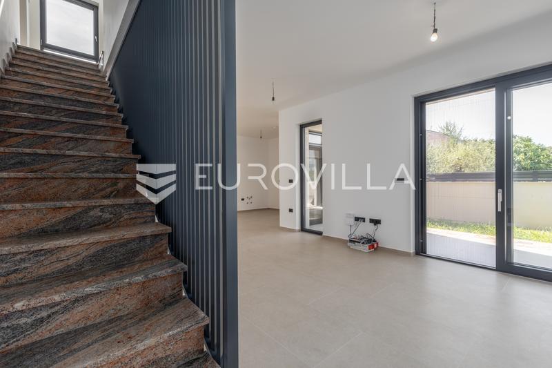 Medulin - casa dúplex B de calidad y moderna, con piscina climatizada de 30 m² y garaje, 146 m² - 6