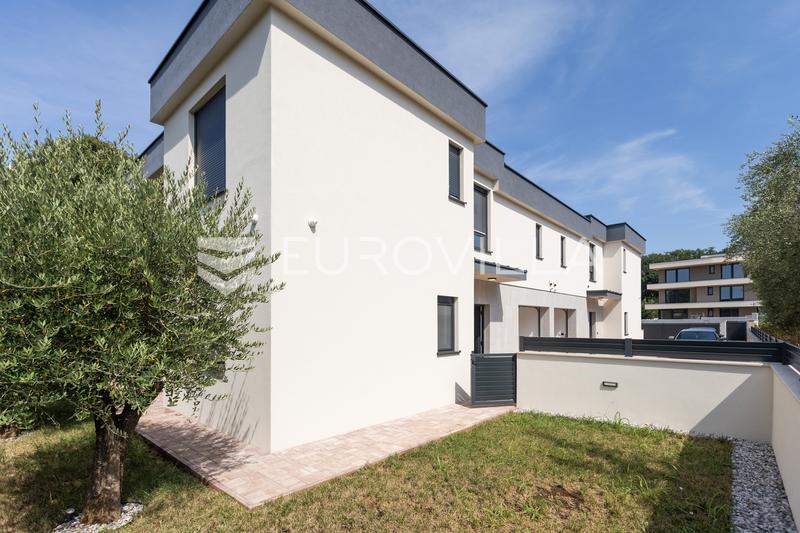 Medulin - casa dúplex B de calidad y moderna, con piscina climatizada de 30 m² y garaje, 146 m² - 29