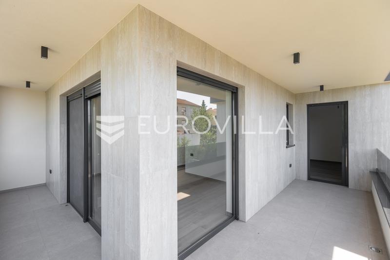 Medulin - casa dúplex B de calidad y moderna, con piscina climatizada de 30 m² y garaje, 146 m² - 18