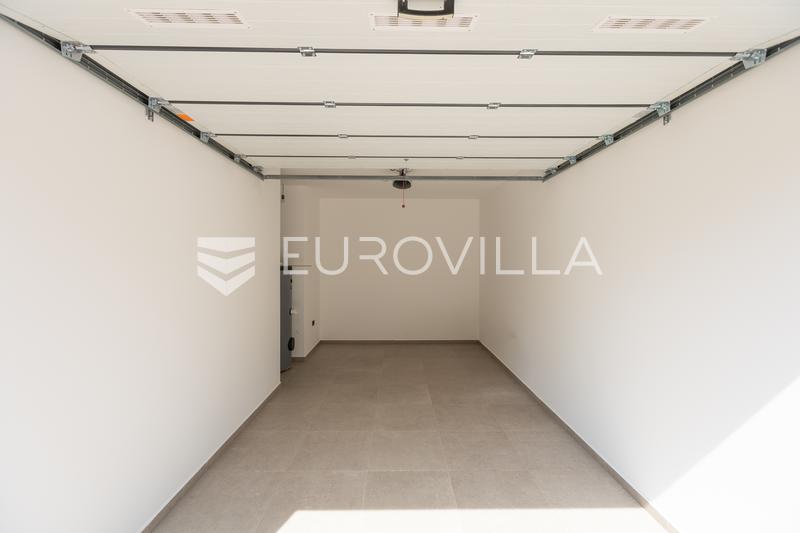 Medulin - casa dúplex B de calidad y moderna, con piscina climatizada de 30 m² y garaje, 146 m² - 31