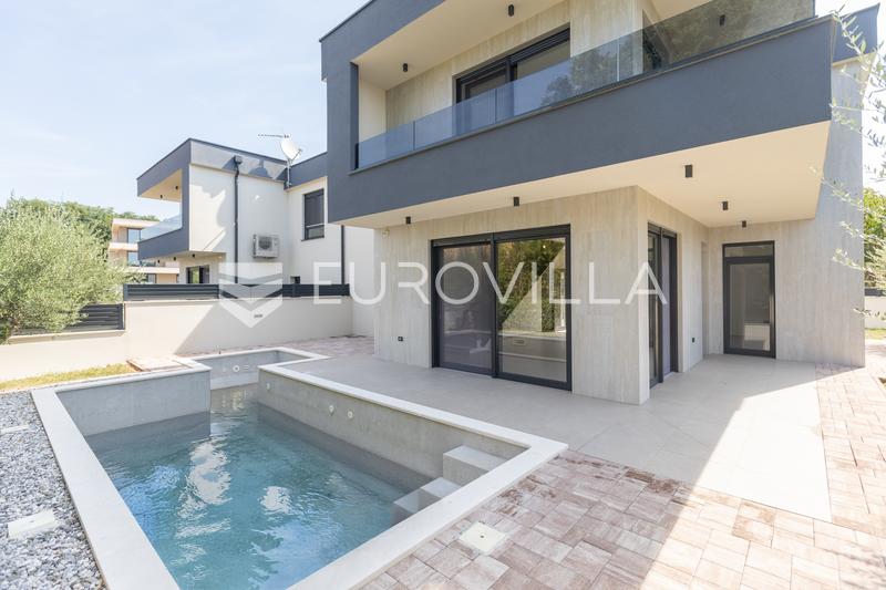 Medulin - casa dúplex B de calidad y moderna, con piscina climatizada de 30 m² y garaje, 146 m² - 1