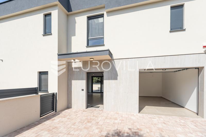 Medulin - casa dúplex B de calidad y moderna, con piscina climatizada de 30 m² y garaje, 146 m² - 28