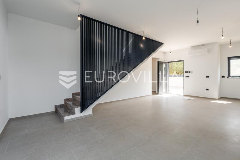 Medulin - casa dúplex B de calidad y moderna, con piscina climatizada de 30 m² y garaje, 146 m² - 5