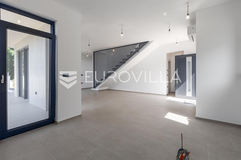 Medulin - casa dúplex B de calidad y moderna, con piscina climatizada de 30 m² y garaje, 146 m² - 4