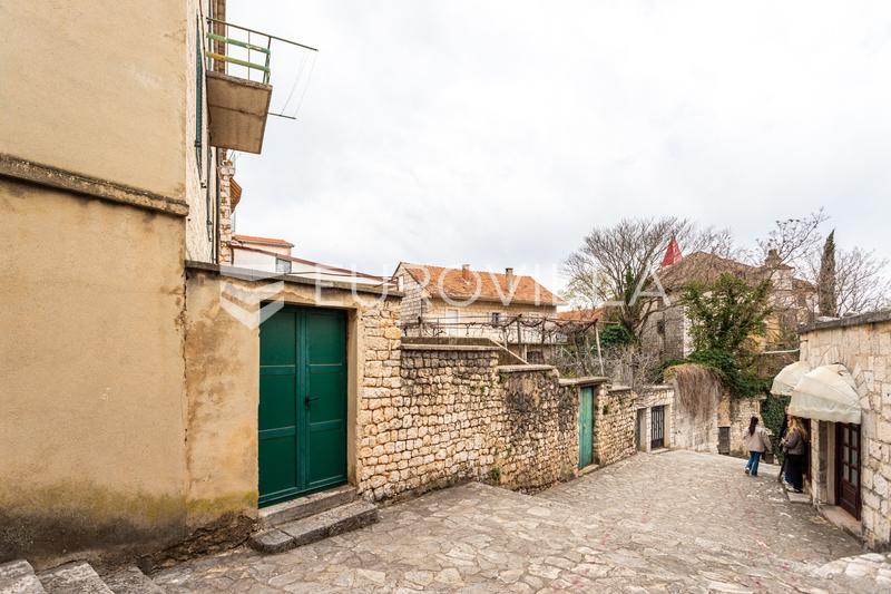 Imotski, hus i centrum med stort potentiale - 4