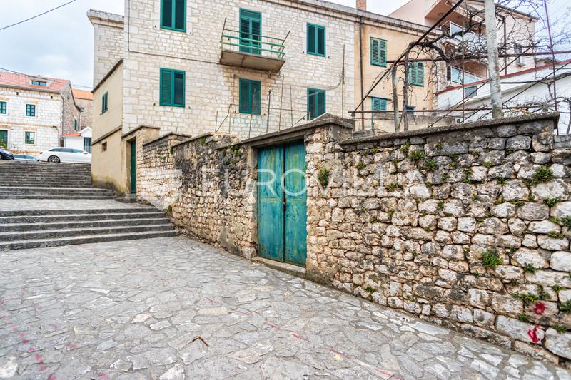 Imotski, hus i centrum med stort potentiale - 2