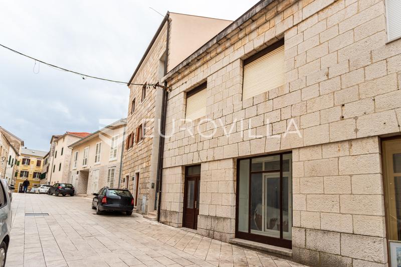 Imotski, hus i centrum med stort potentiale - 8