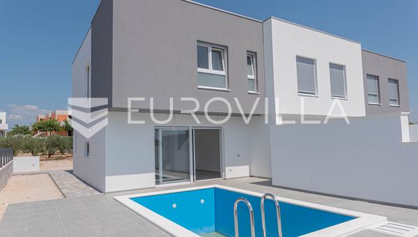 Vodice, casa moderna com piscina e jardim privado, C1