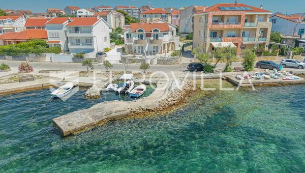 Sibenik, Brodarica, villa unique située en première ligne de mer