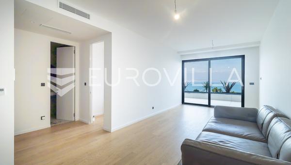 Opatija, egyszobás lakás kilátással az egész Kvarner-öbölre, NKP 56,84 m2