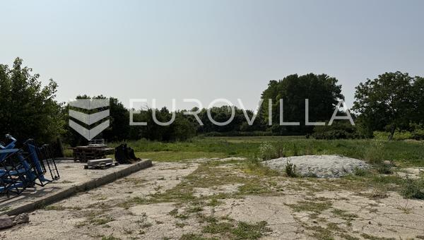 Osijek, Bilje, se vende terreno edificable de 5472 m2.