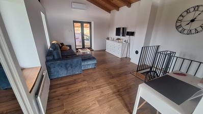 Karlovac, Mala Svarca, hiša 145 m², na novo prenovljena, velika parcela, mirna lokacija.