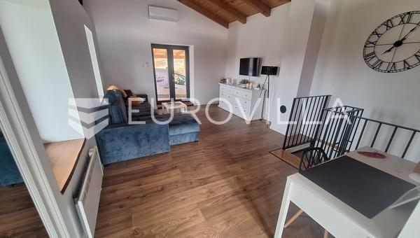 Karlovac, Mala Svarca, 145 m² ev, yeni tadilatlı, geniş arsa, sakin konum.