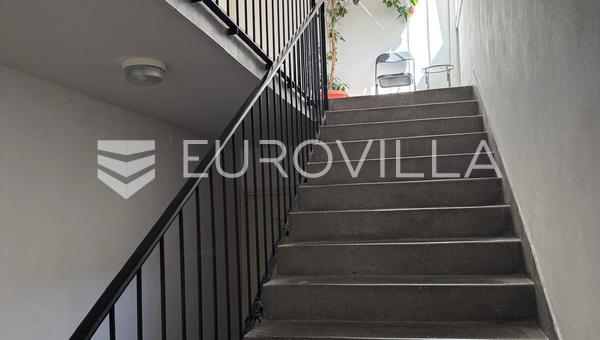 Zadar, Polostrov - Dvojizbový byt 52,20 m² na rekonštrukciu