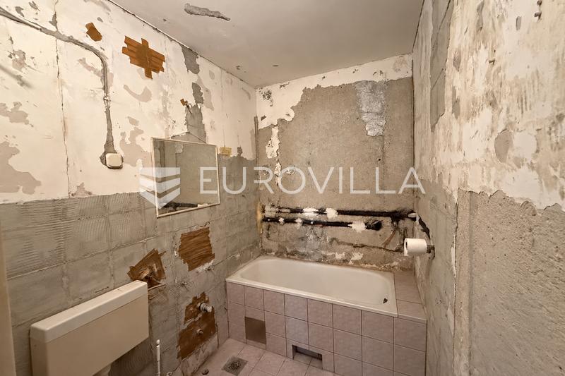 Zadar, Peninsula - 52.20 m² Two-Bedroom Apartment for Renovation - 8