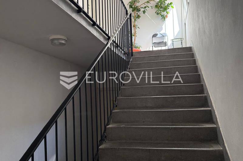 Zadar, Peninsula - 52.20 m² Two-Bedroom Apartment for Renovation - 1