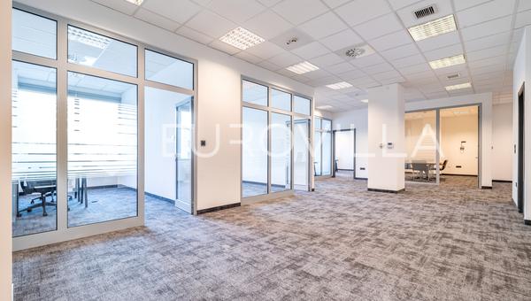 Zagreb, Radnička, središte poslovne zone, poslovni prostor 191 m² na 1. katu poslovne zgrade