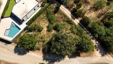 İstriya, Baderna, çekici arsa 883 m² inşaat ruhsatı ve projesi ile