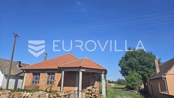 Poganovci, okolica Osijeka – kuća u izgradnji na prostranoj parceli od 1.800 m²