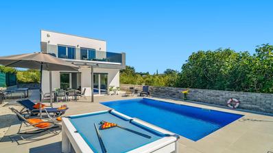 Istra, Svetvinčenat, elegantna vila s bazenom za dugoročan najam