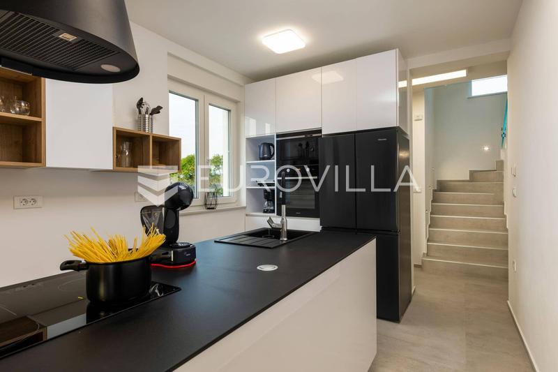 Istra, Svetvinčenat, elegantna vila s bazenom za dugoročan najam - 10