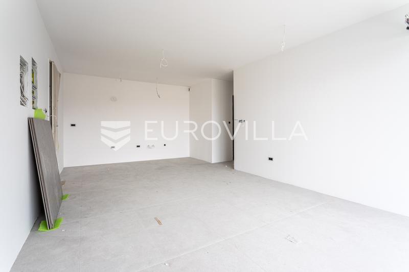 Čiovo, Okrug Gornji, dvosoban stan na drugom katu s lođom