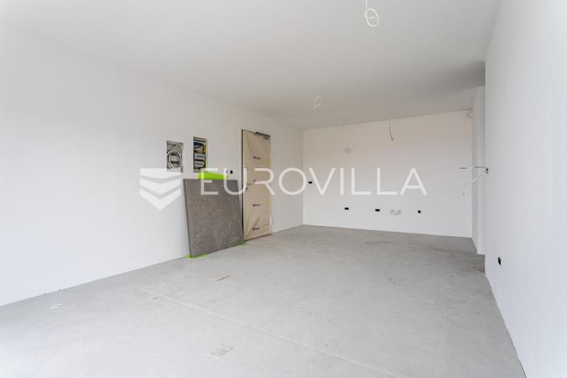 Čiovo, Okrug Gornji, dvosoban stan na drugom katu s lođom